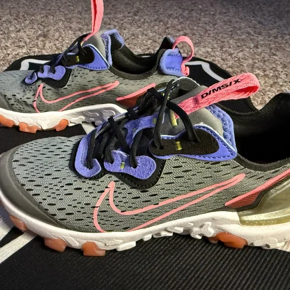 Nike D/MS/X React Vision Trainers- Smoke Grey/ Pink - Picture 2 of 6